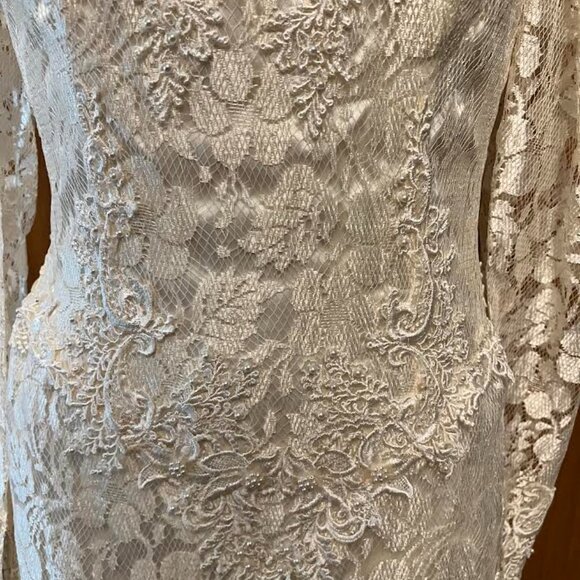VINTAGE LACE AND SEQUIN WEDDING GOWN / IVORY / SIZE 10 - Picture 5 of 15